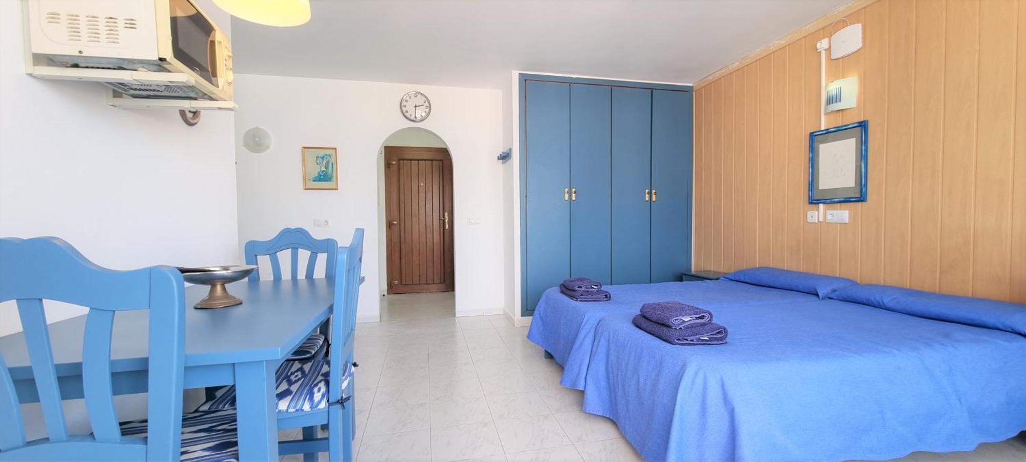 Apartamentos Can Marsalet Puerto Colom Oda fotoğraf